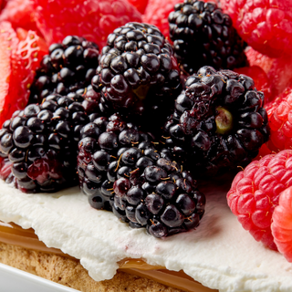 Mixed Berries Crocante & Pavlova